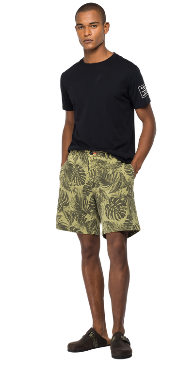 Cotton-Bermuda-Shorts-With-Foliage-Print-Military/Black-M9755-.000.72314-010